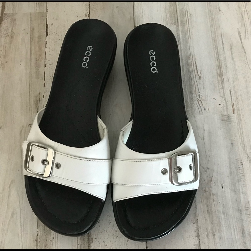 ECCO hard to find! white leather one buckle sandal. Size 36 Great condition!